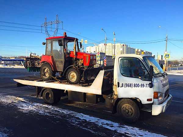 Эвакуатор для трактора в Москве и области